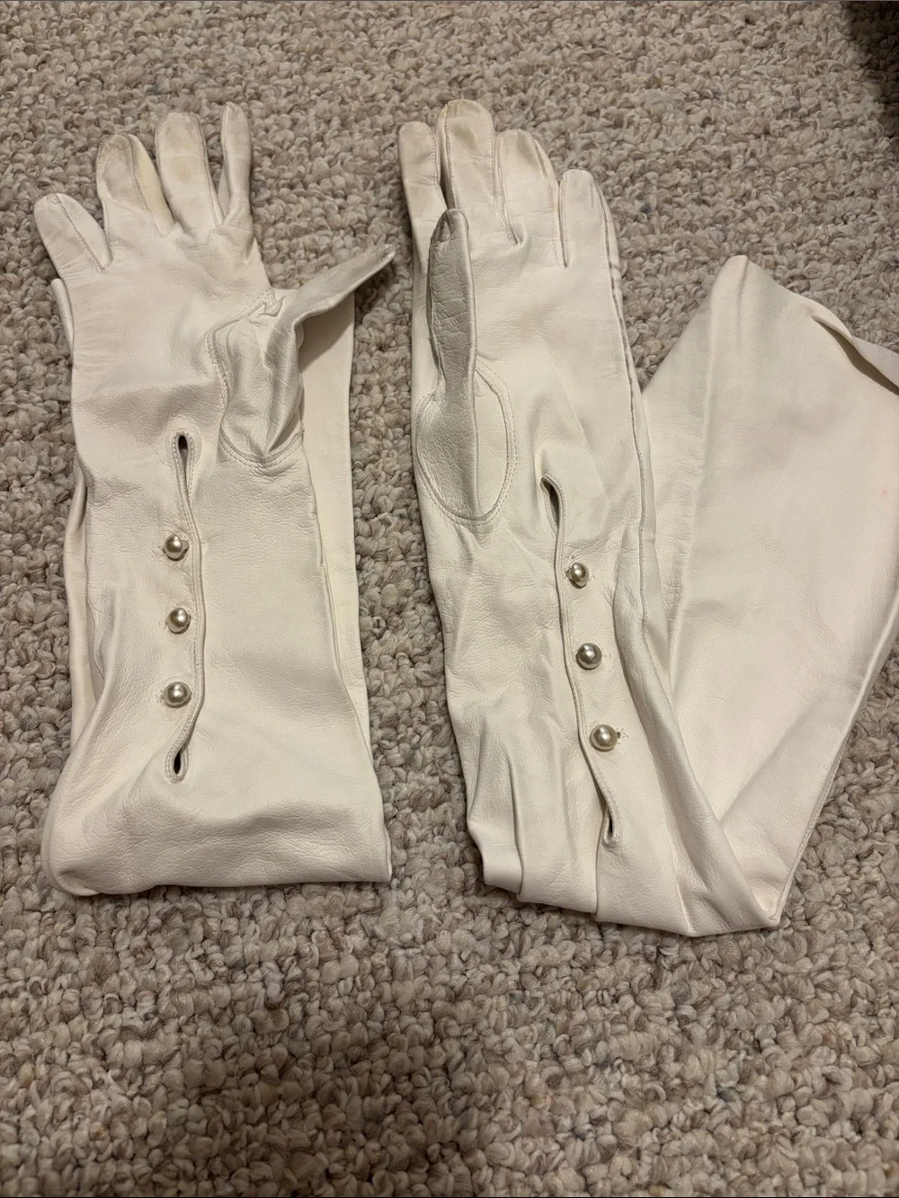 Elegant White Pearl-Button Lavabile Long Gloves m/l